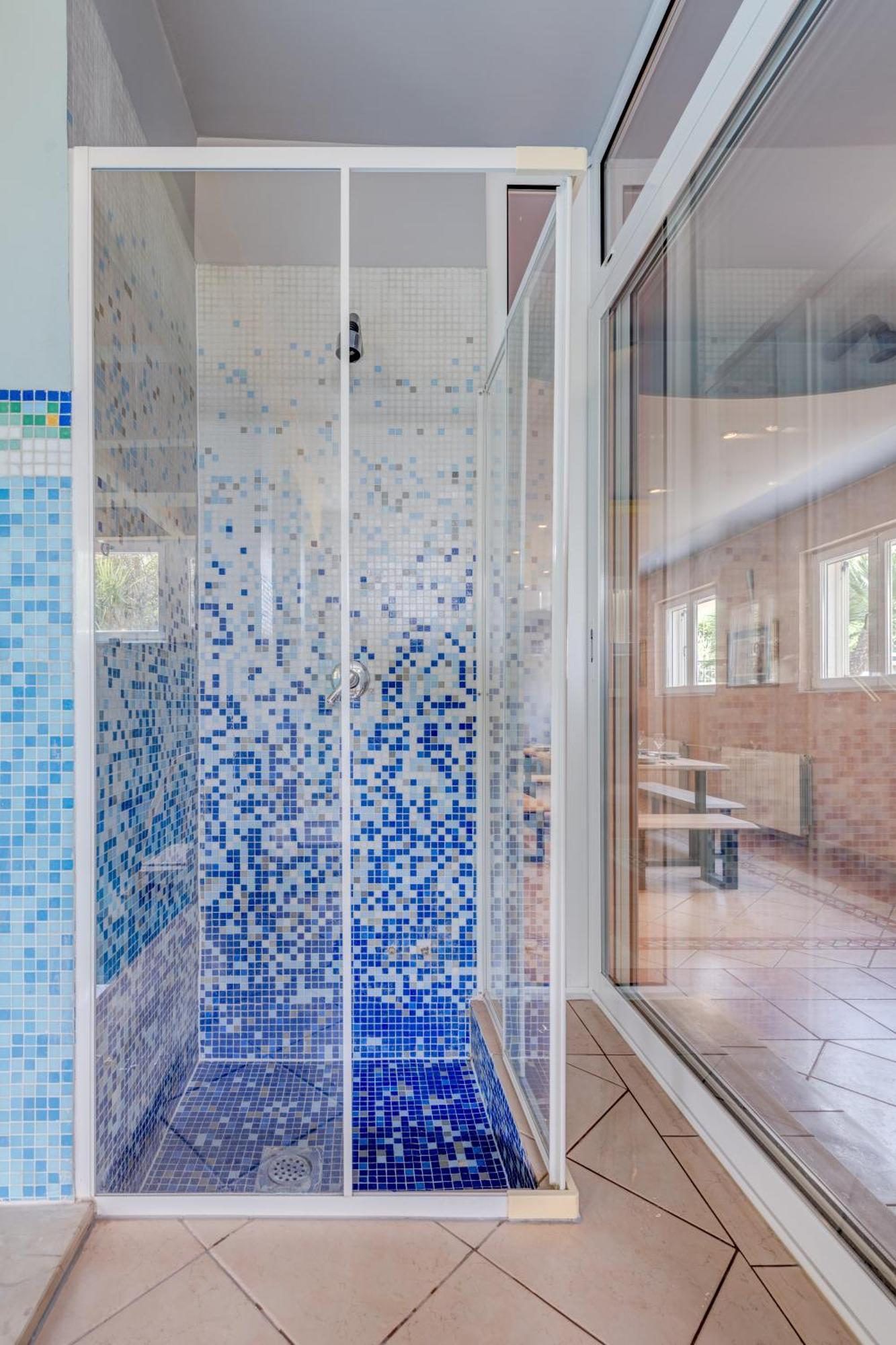 Blue Dolphin Apartment - Private Indoor Pool, Jacuzzi, Garden سبليت المظهر الخارجي الصورة