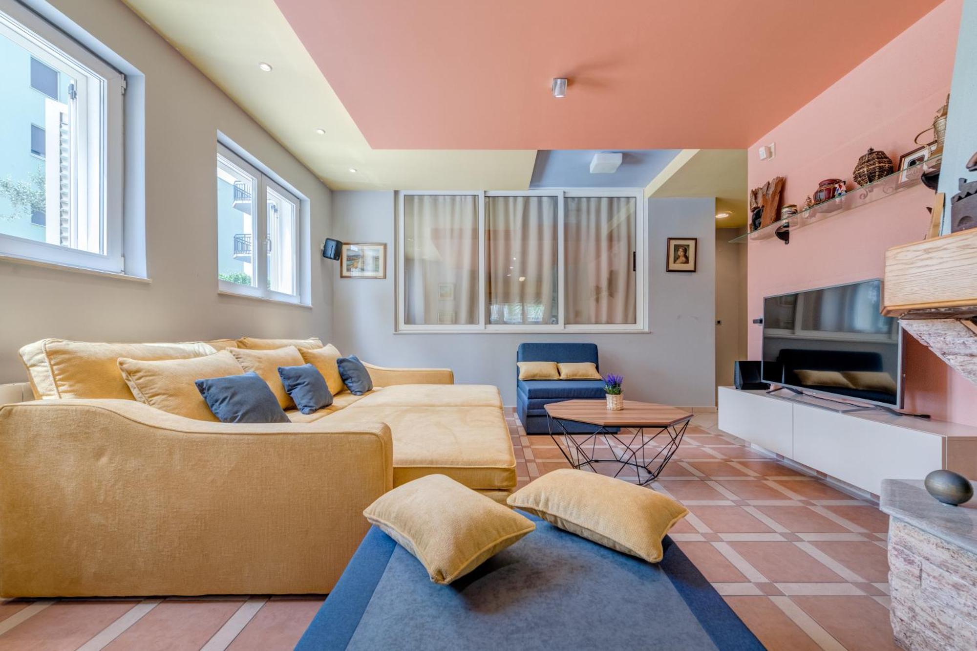Blue Dolphin Apartment - Private Indoor Pool, Jacuzzi, Garden سبليت المظهر الخارجي الصورة
