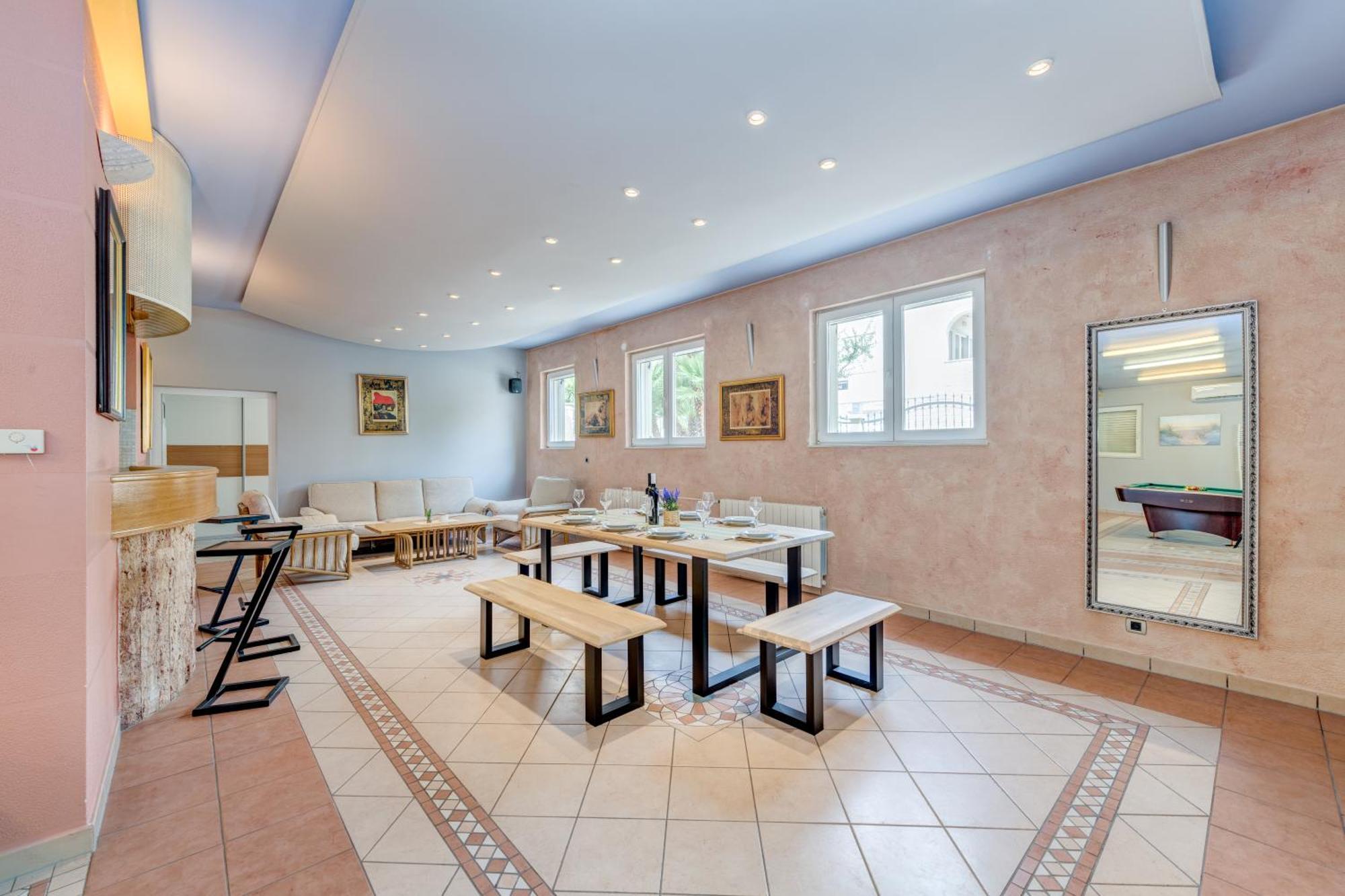 Blue Dolphin Apartment - Private Indoor Pool, Jacuzzi, Garden سبليت المظهر الخارجي الصورة