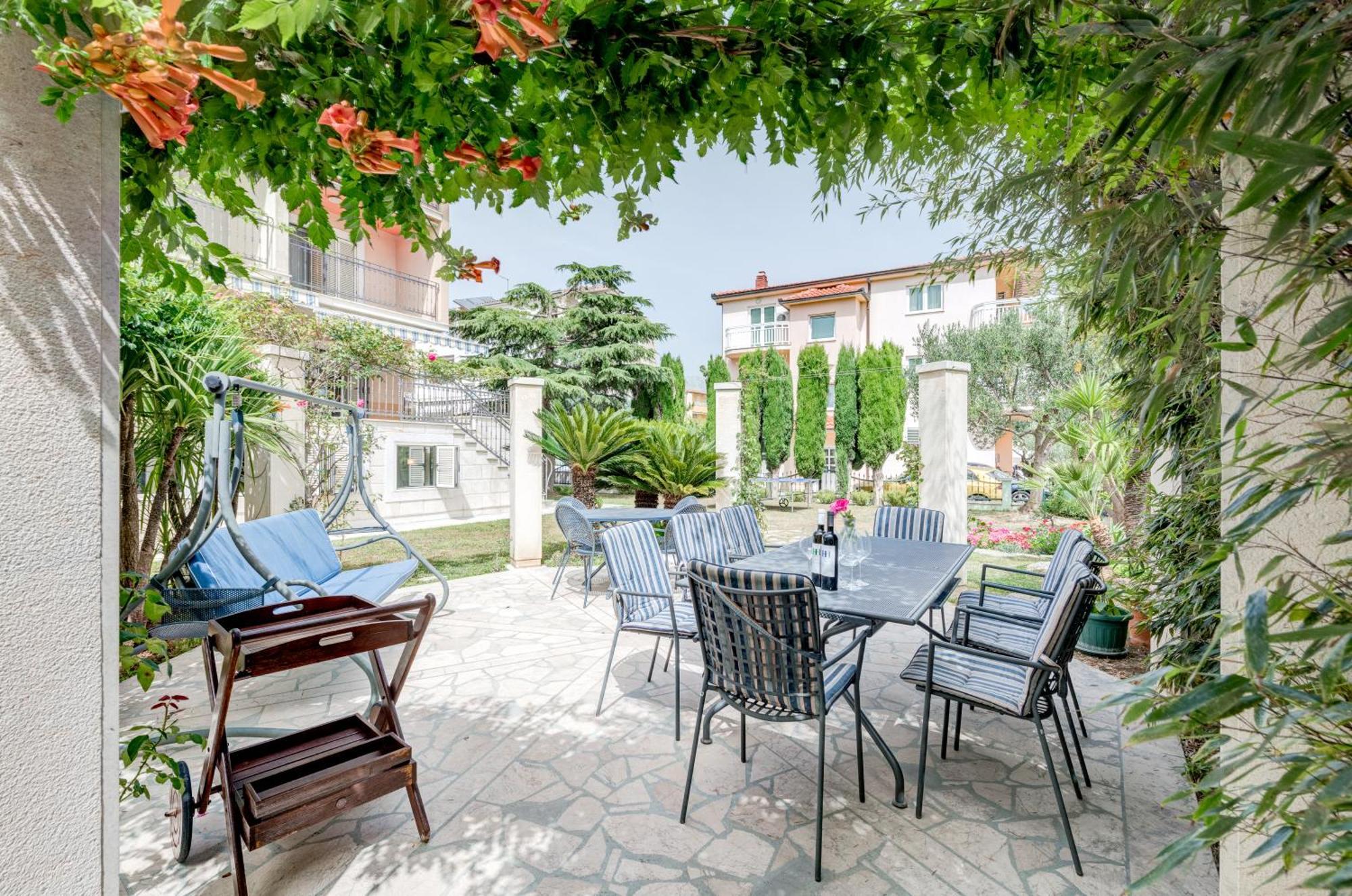 Blue Dolphin Apartment - Private Indoor Pool, Jacuzzi, Garden سبليت المظهر الخارجي الصورة