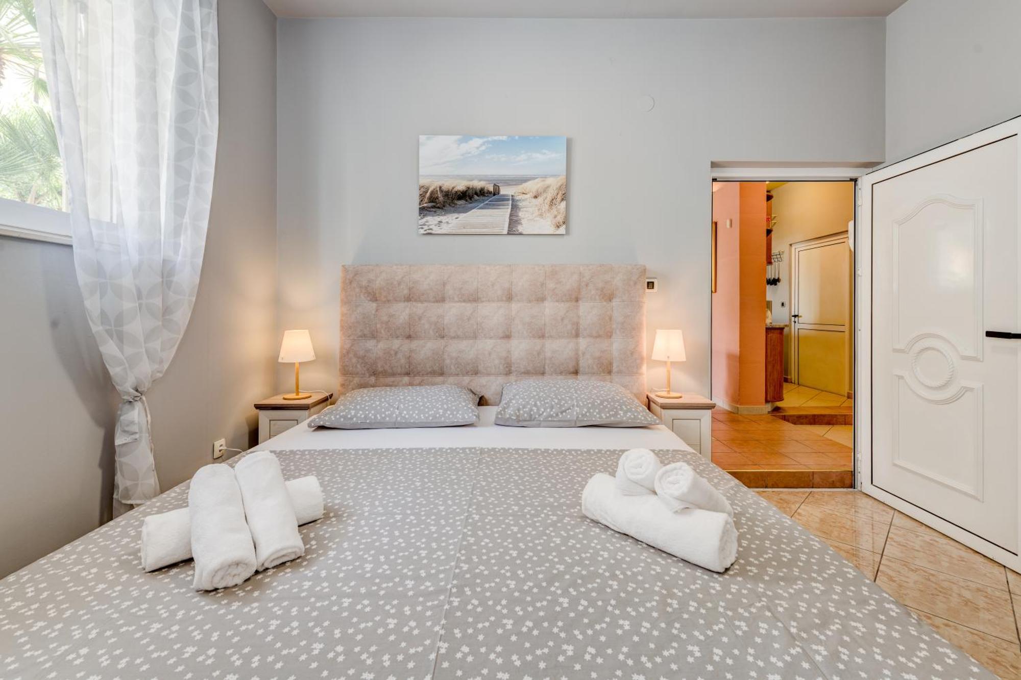 Blue Dolphin Apartment - Private Indoor Pool, Jacuzzi, Garden سبليت المظهر الخارجي الصورة