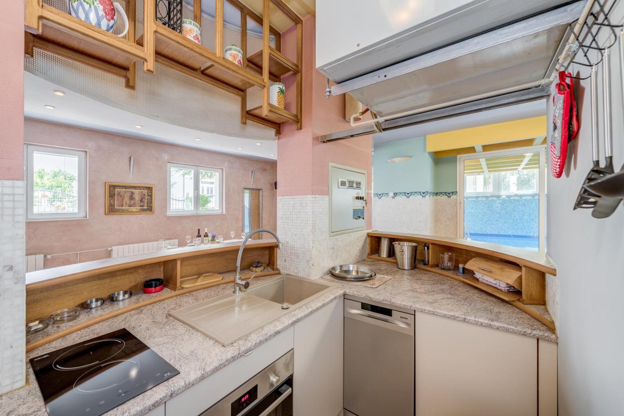 Blue Dolphin Apartment - Private Indoor Pool, Jacuzzi, Garden سبليت المظهر الخارجي الصورة