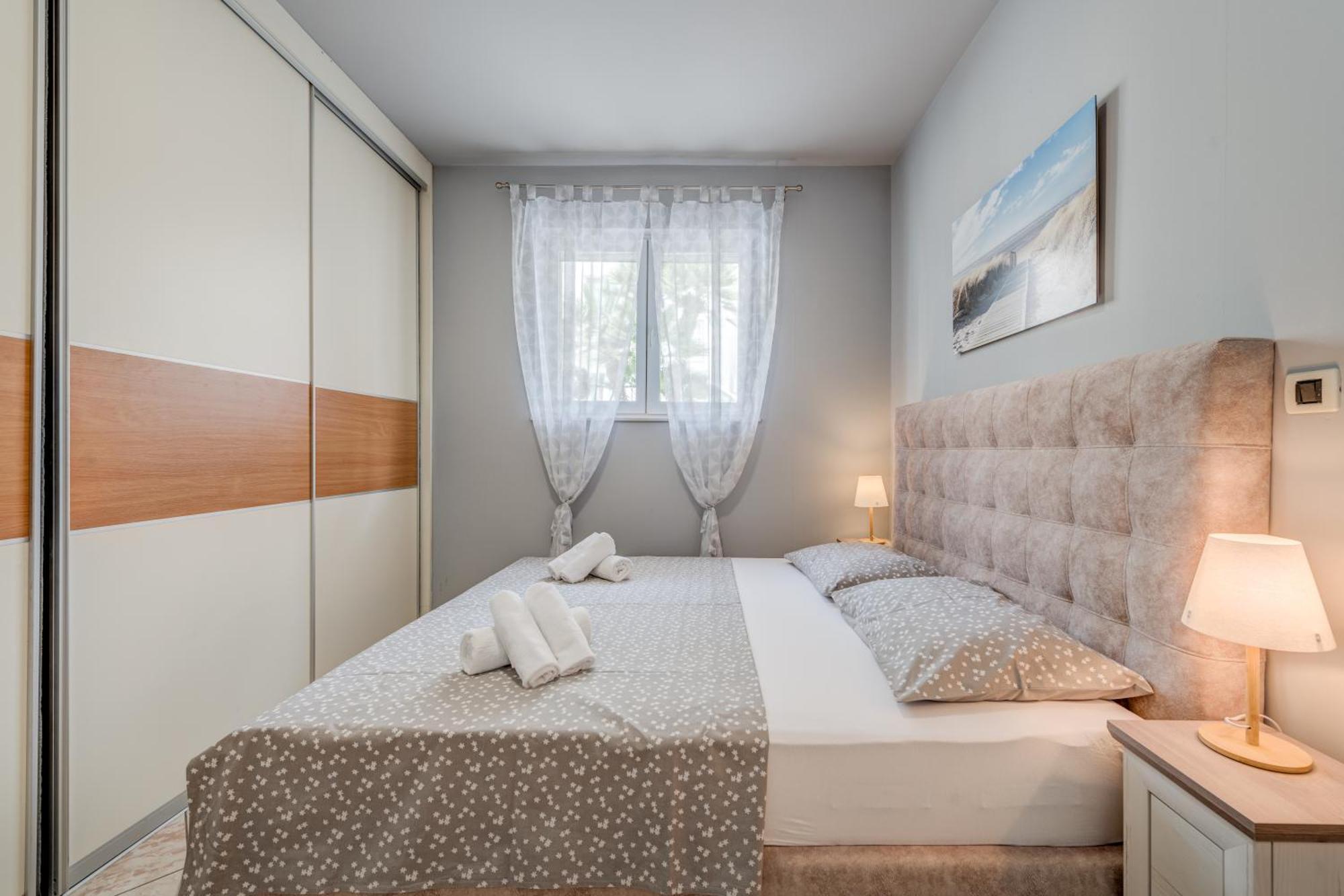 Blue Dolphin Apartment - Private Indoor Pool, Jacuzzi, Garden سبليت المظهر الخارجي الصورة