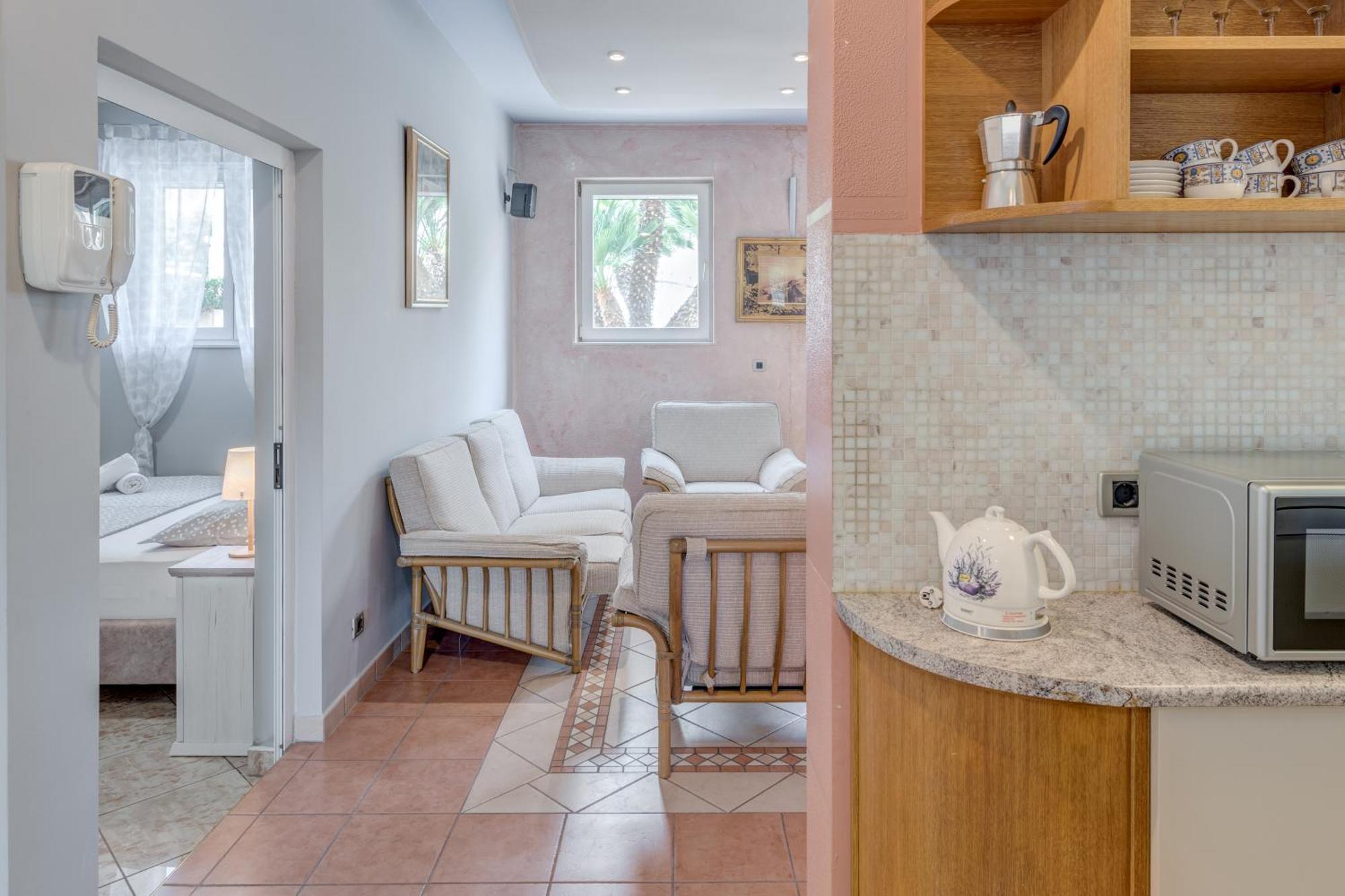 Blue Dolphin Apartment - Private Indoor Pool, Jacuzzi, Garden سبليت المظهر الخارجي الصورة
