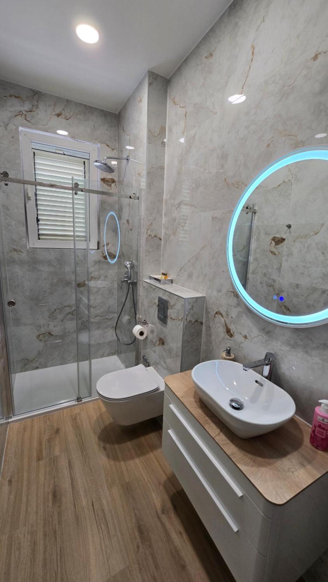 Blue Dolphin Apartment - Private Indoor Pool, Jacuzzi, Garden سبليت المظهر الخارجي الصورة